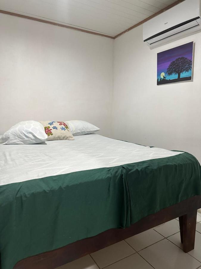 Hospedaje Angela Nicoya Bagian luar foto