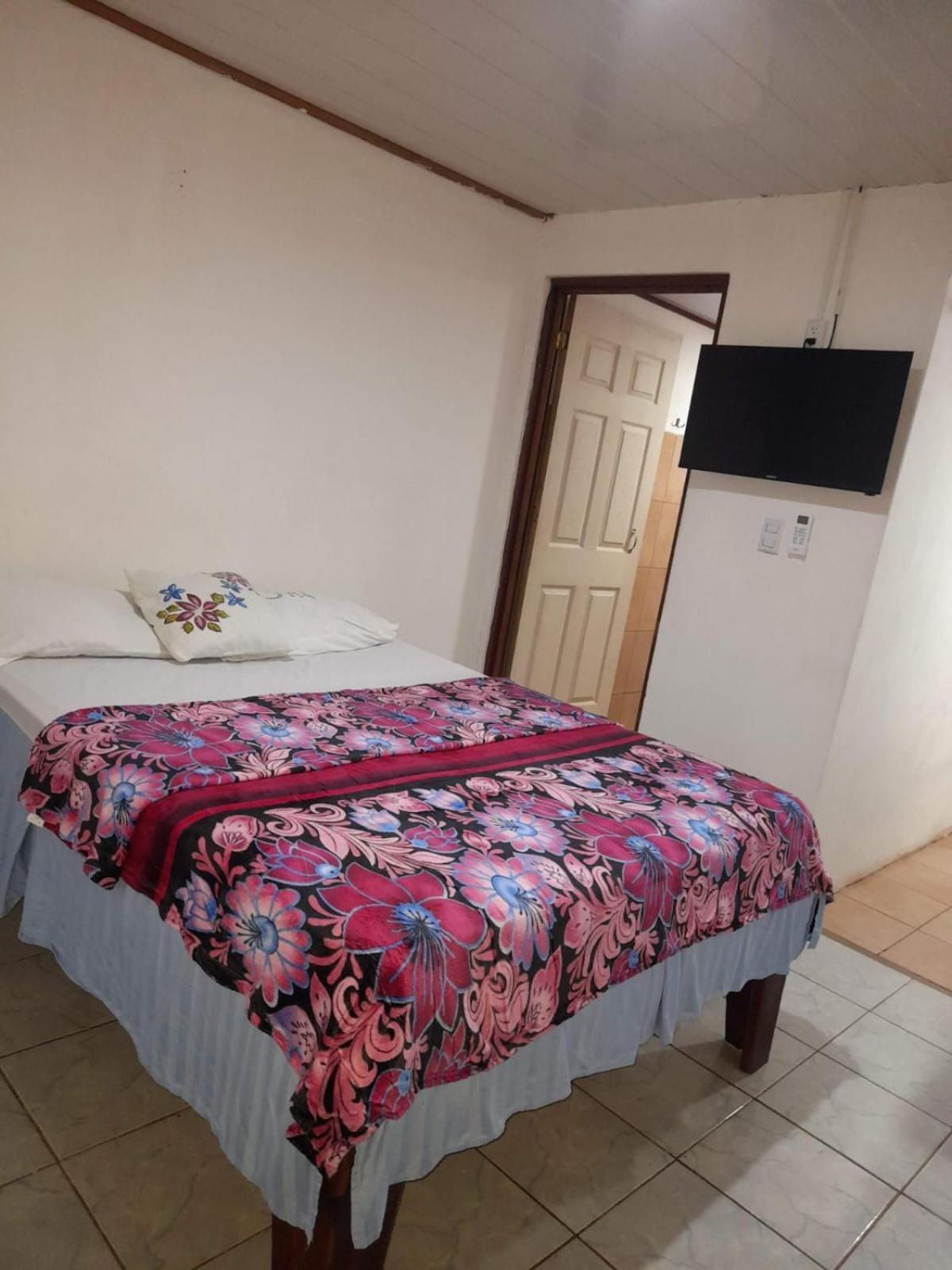 Hospedaje Angela Nicoya Bagian luar foto